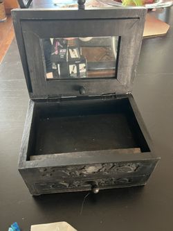 Jewelry box