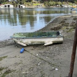 12-ft Livingston Dinghy With Oars