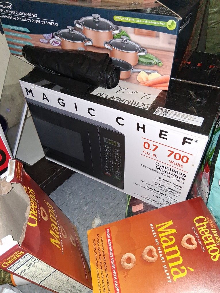 Magic Chef Microwave Countertop Unopened