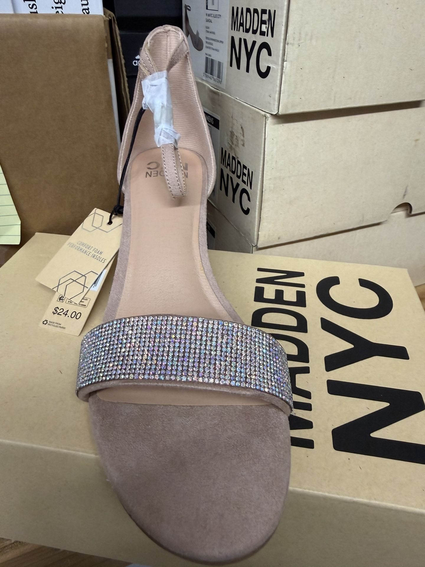 Wholesale 13 Pairs Of Madden NYC Illie City Sandal
