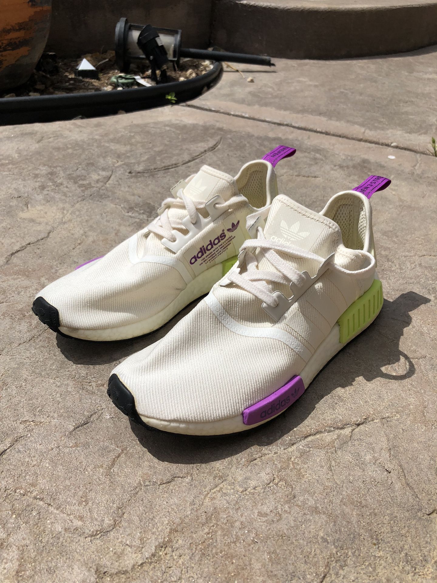 Adidas nmd r1 chalk white semi solar yellow deals