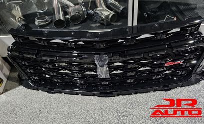 NEW / 24-25 Chevy Traverse RS-FRONT-OEM Grille w/ Camera Hole-BLACK