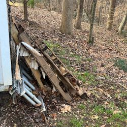 Used pallets For Free ! 