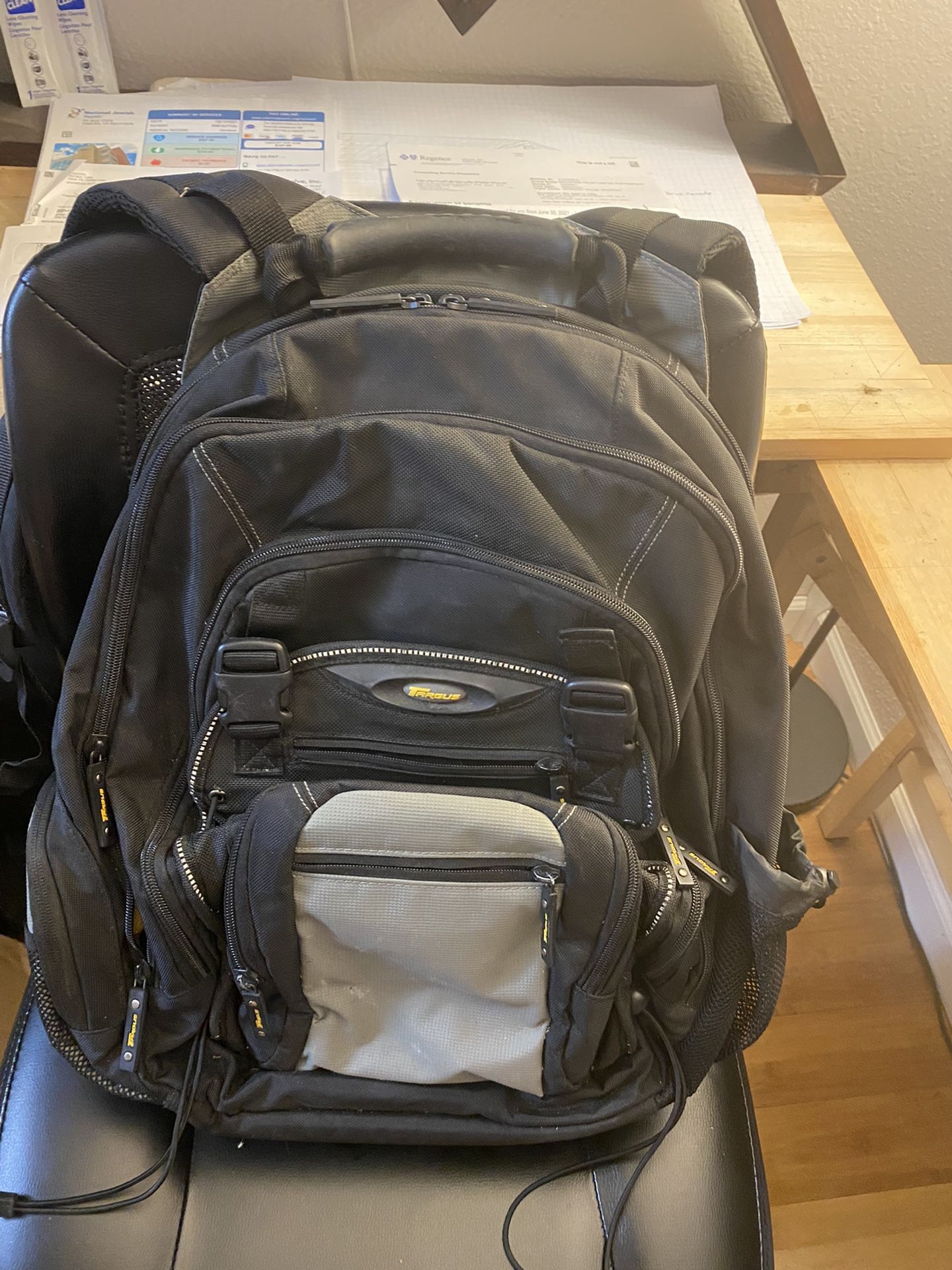 MakLike New Targus Computer Backpack - Great for Travel