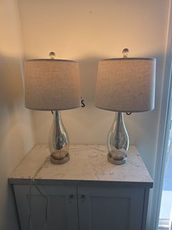 Beautiful Pair of lamps/hermoso par de lámparas.