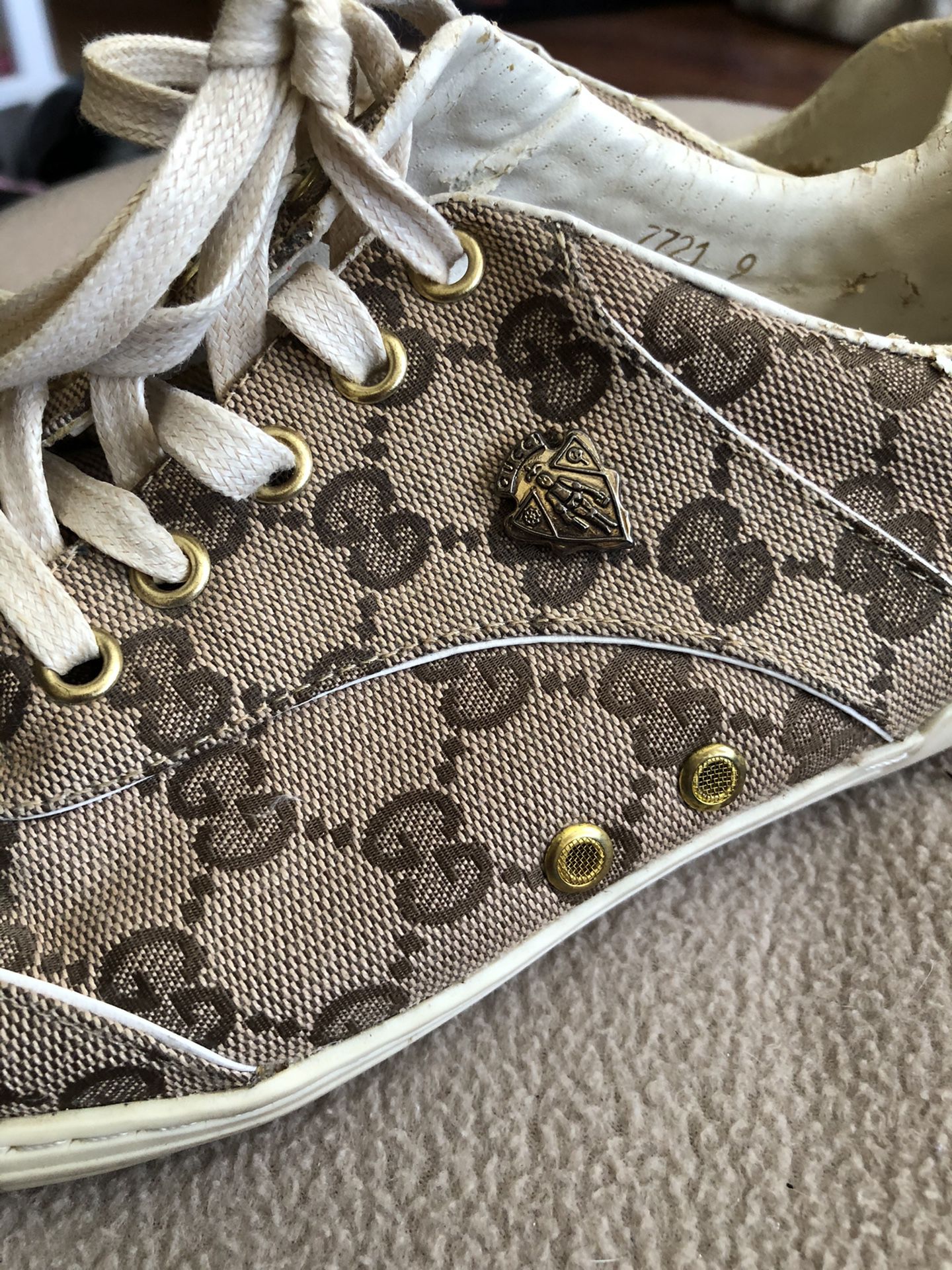 Ladies size 9 Gucci tennis shoes