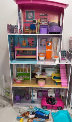 Barbie Dollhouse With A Lot Of Accessories
