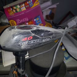 40lb. MINN KOTA TRACKERw/ Footpedal
