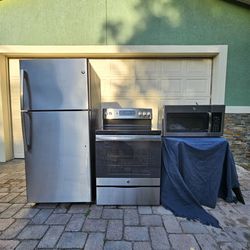 Stainless GE Kitchen Appliance Set 