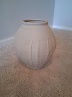 Magnolia vase caramic