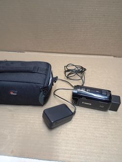 Canon VIXIA HF R700 HD Digital Black Camcorder 57X Advanced Zoom W/ Charger