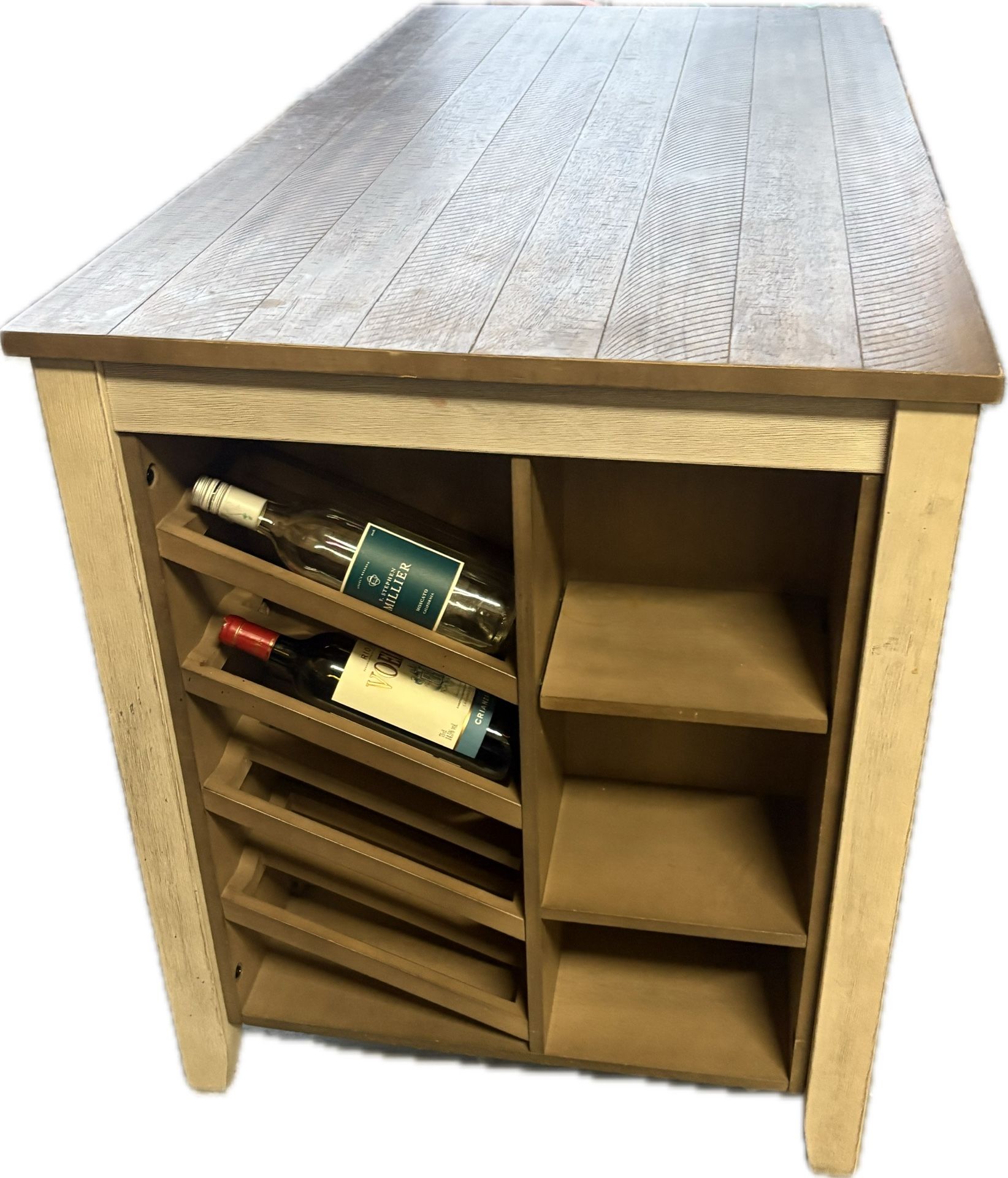 4 Chairs and A Kitchen Table With Storage