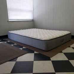 Full size mattress - can DELIVER almost anywhere for $20 extra - gently used and in LIKE NEW condition 😍