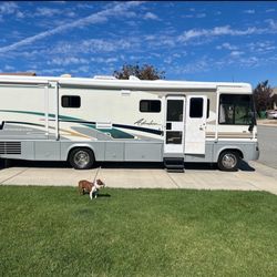 2004 Winnebago Adventurer