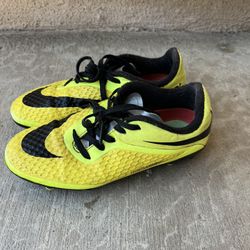 Boys Soccer Cleats Size 1Y