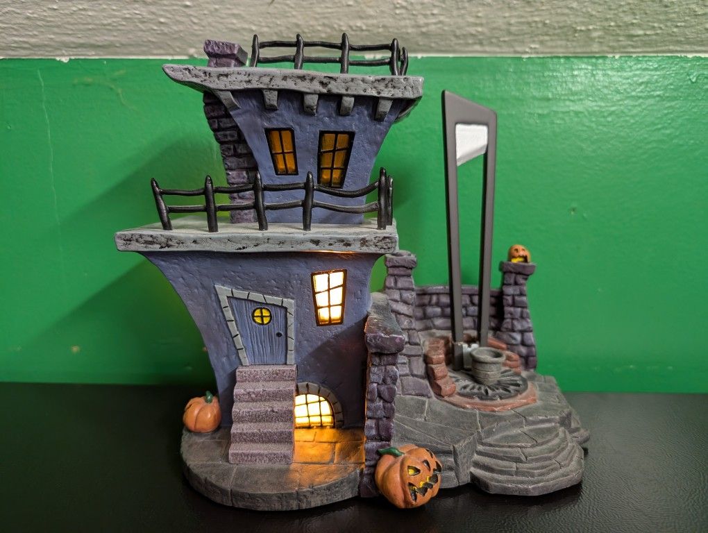 Hawthorne Village, Nightmare Before Christmas, Guillotine House