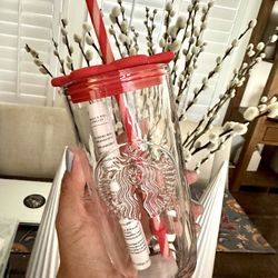 STARBUCKS VALENTINES 2026 - HEART SHAPED BOTTOM GLASS TUMBLER 