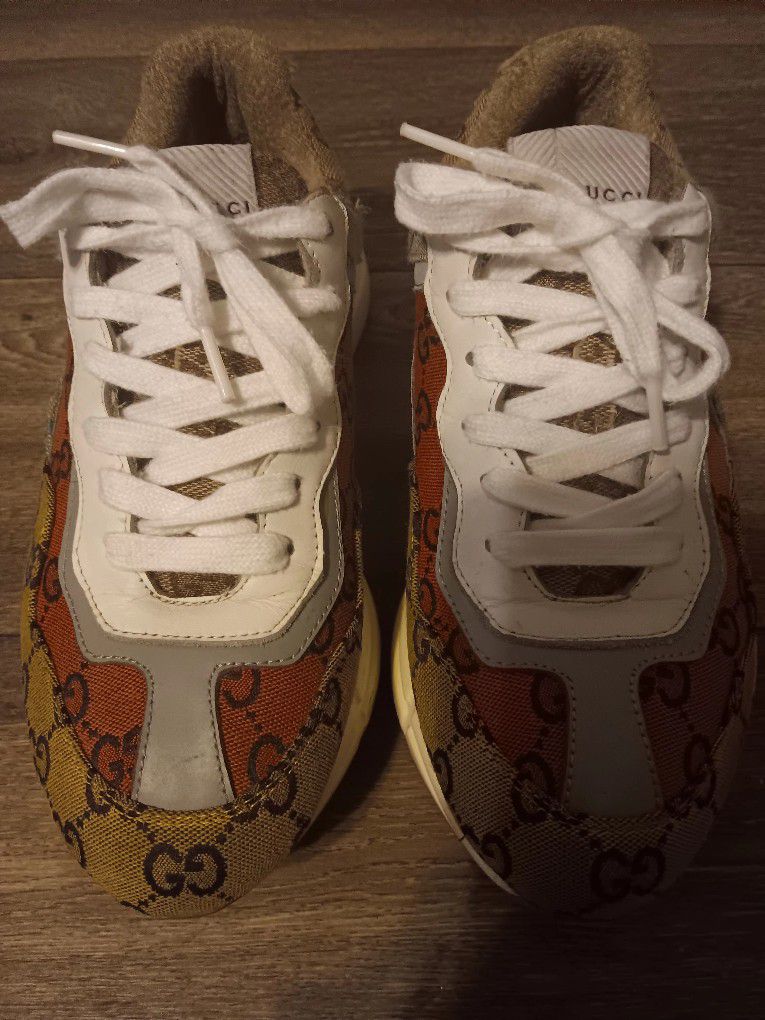 Size 7 Gucci Shoes !NEED GONE