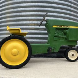 VTG- John Deere 520 Pedal Tractor 