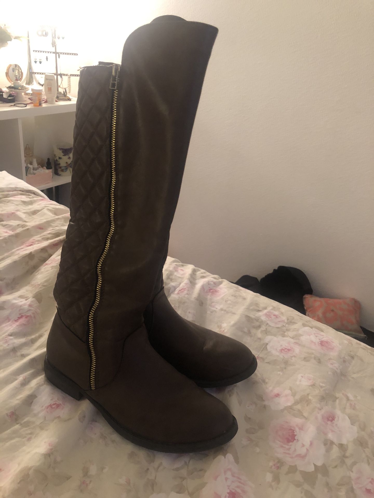 Women’s tall brown boots