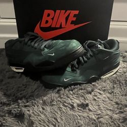 Nigel slyvester Jordan 4 Grandma’s driveway