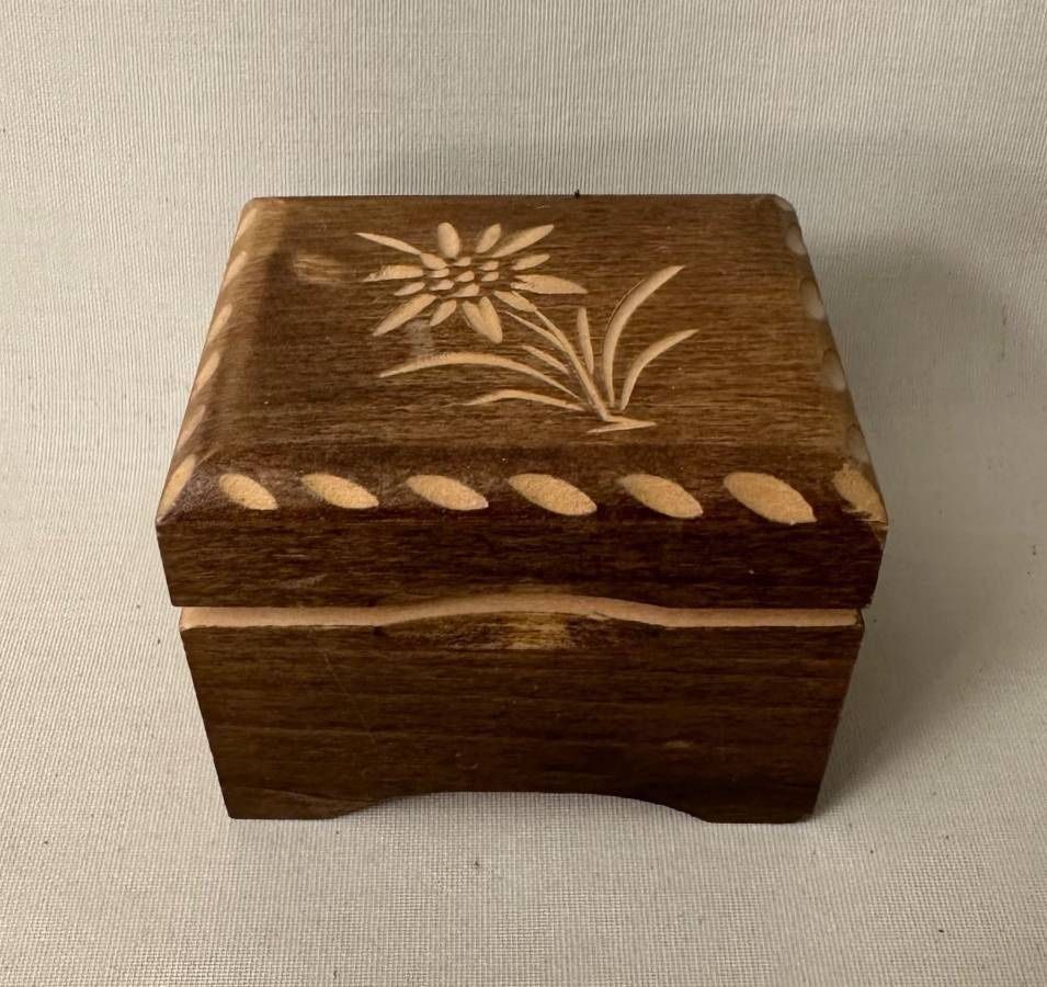 Vintage Wood Carved Music Box With Swiss Musical Movements Edelweiss
