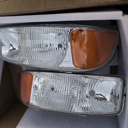 2002 GMC Sierra Headlights 