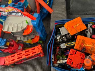 Pistas y carros hotwheels