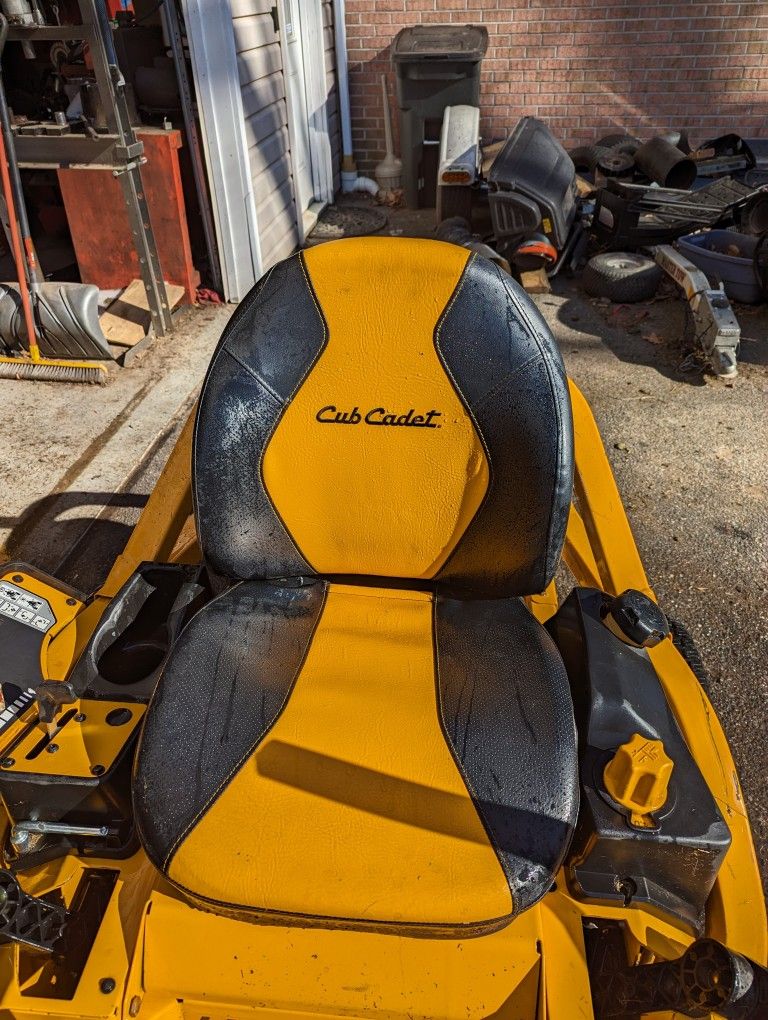 2019 Cub cadet zt1 zero turn. 22 HP 42 inch deck. 187hours delivery available 