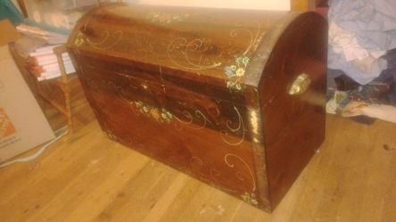 Vntg Cedar Chest
