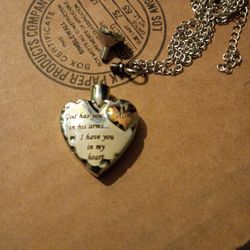Creamtions urn heart shaped pendant with funnel to fill and lock forever waterproof and brand new