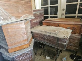 Several dressers and night stands