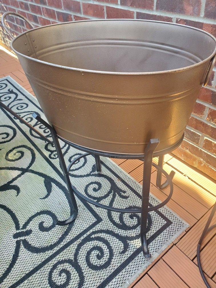 Outdoor Beverage Bucket