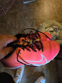 Baseball shoes