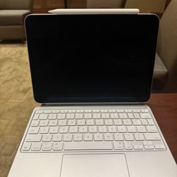 💻 11" iPad Pro M4 (256GB, Wi-Fi) + Magic Keyboard + Apple Pencil Pro – White – Great Condition
