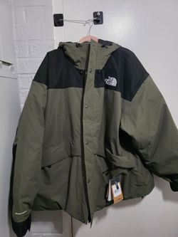 Nothface coat 3xl  The North Face Men's Mountain Down Jacket
