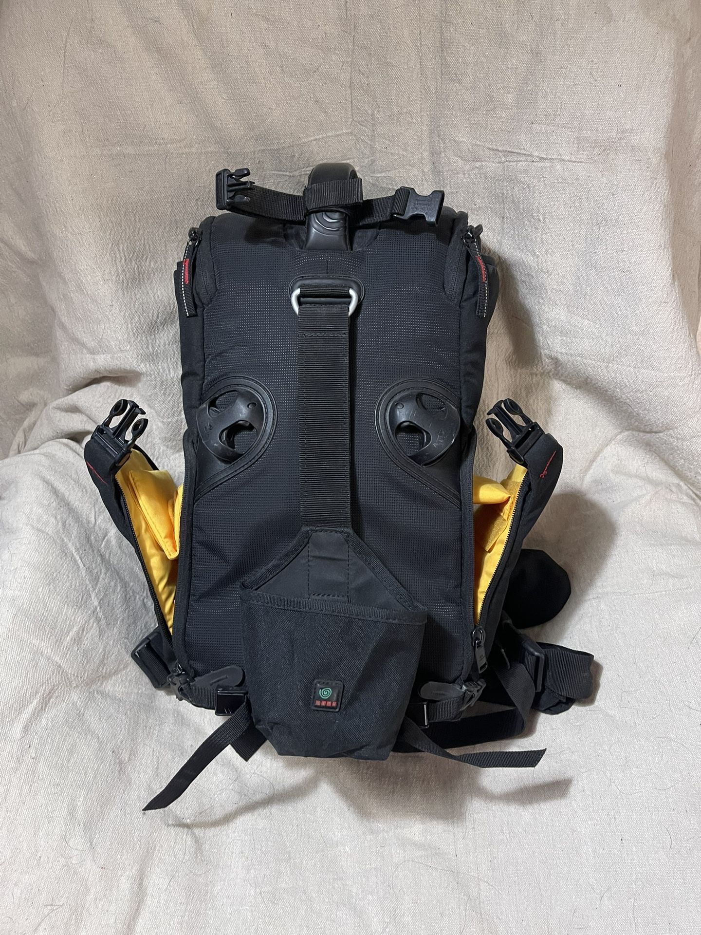 Kata 3-N-1 Camera Case With Tripod Holder