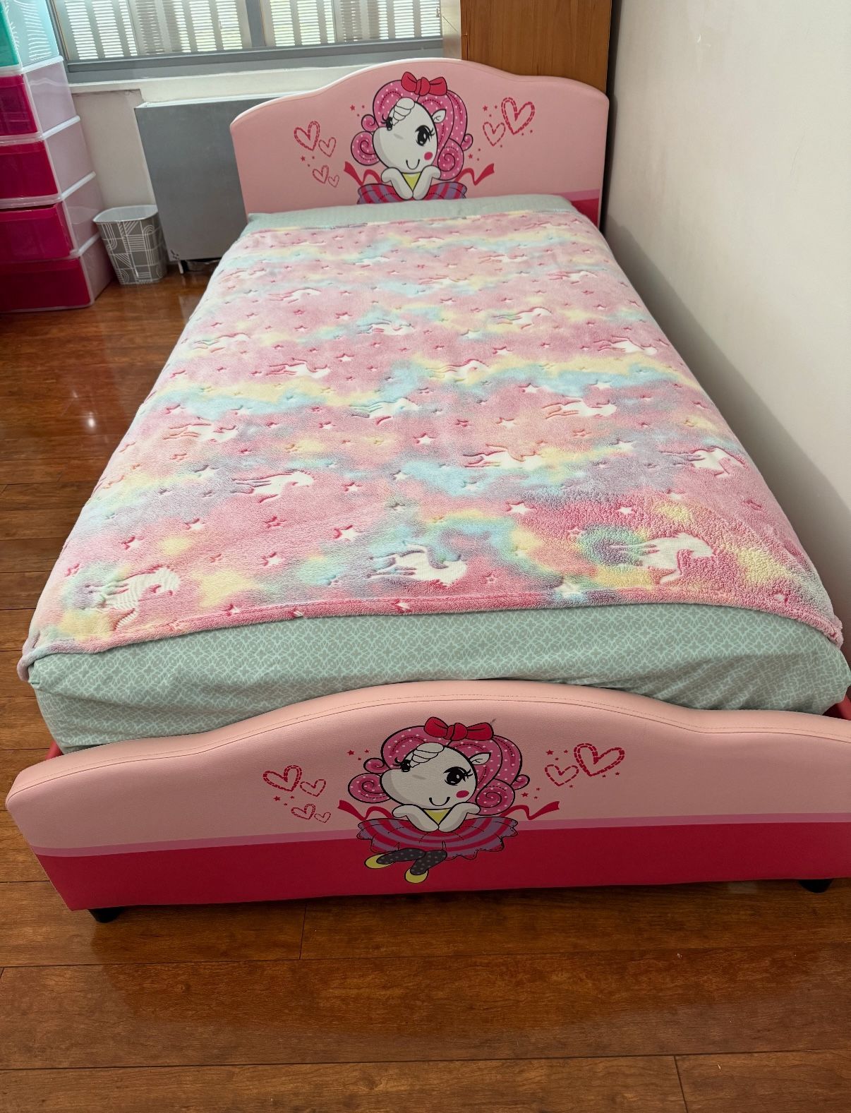 Twin bed