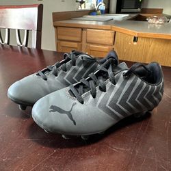 Little Kid Unisex Black & Gray Puma Soccer Cleats Size 10 