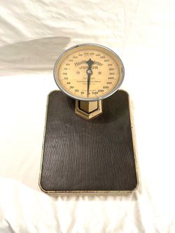 Antique great functional condition Junior scale. Made by (Continental scale works.) retails for $145.