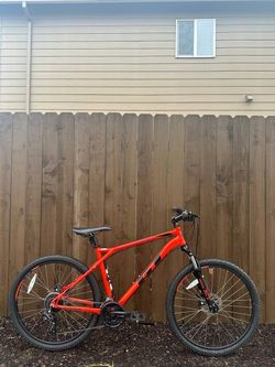 GT Aggressor 27.5” Mountain Bike — Medium Frame (17”) — Like New Aluminium Bicycle