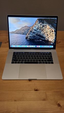 MacBook Pro 2017 (15-inch, 16gb ram, i7 processor, 500gb SSD storage)