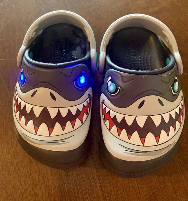 light up fish crocs