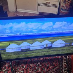 HITACHI  32 inch monitor/TV with free wall mount