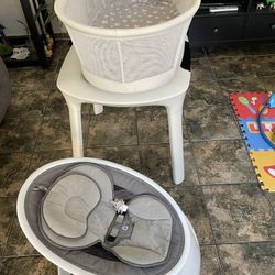 4moms Mamaroo Bassinet And A Munchkin Baby Swing 