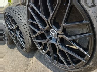 Mercedes Benz Rohana rims & tires 20in