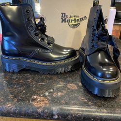 Dr. Martens- MOLLY