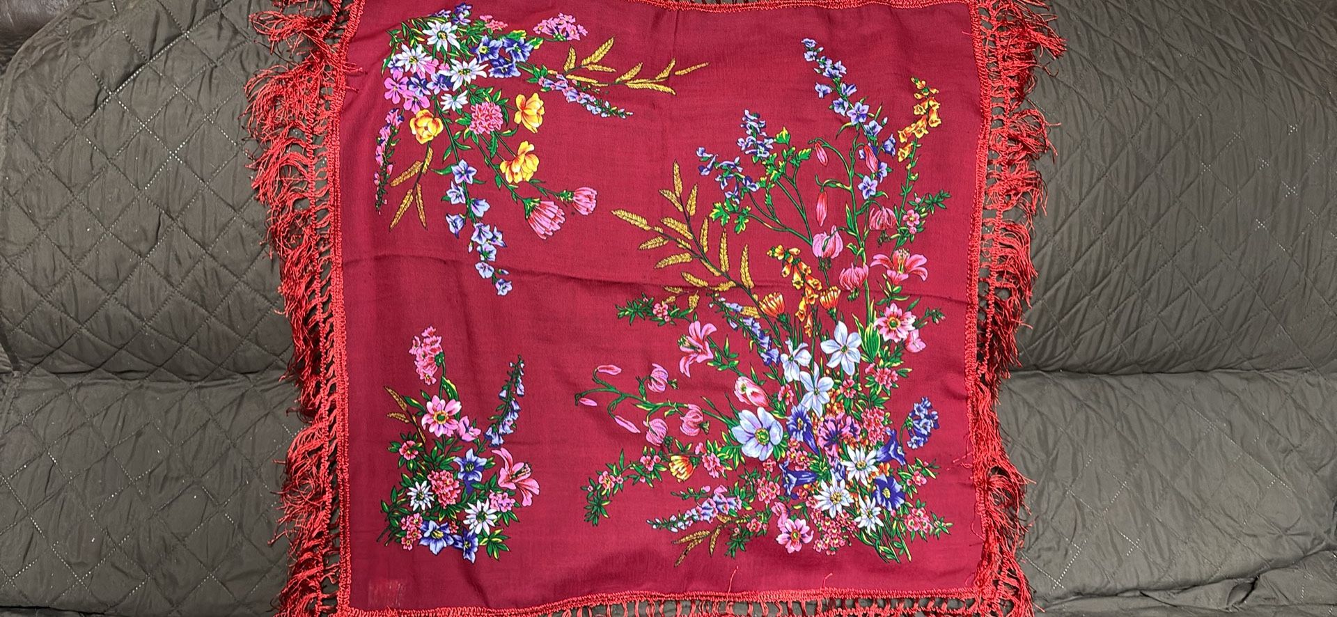 Vintage Scarf alpine dolomite dirndl tyrol 100% Wool Fringed 28x28