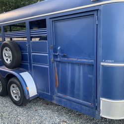 Horse trailer (3 Horse Slant Load)