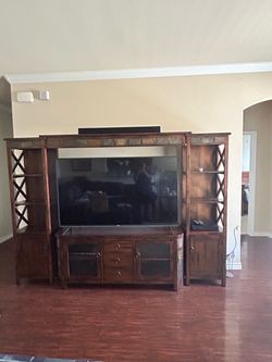 Entertainment center